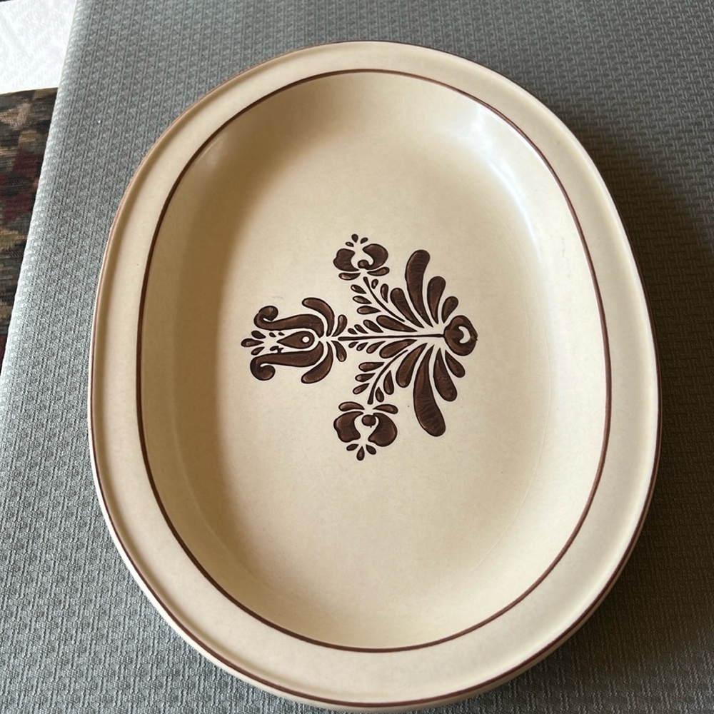 Pfaltzgraff Village serving platter in EUC. Vintage find.